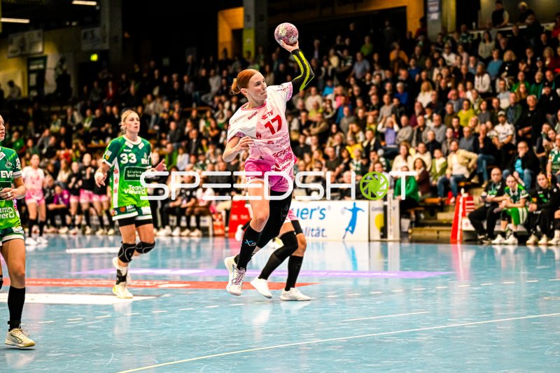 Jule Polsz (#17; Frisch auf Göppingen) im Sprungwurf gegen Bensheim/Auerbach