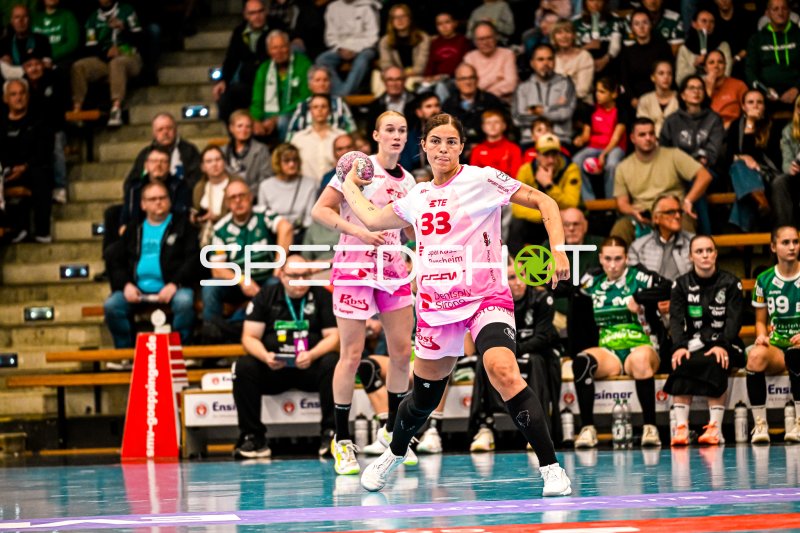 Lucie-Marie Kretzschmar (#33; HSG Bensheim/Auerbach) im Angriff gegen Frisch auf Göppingen