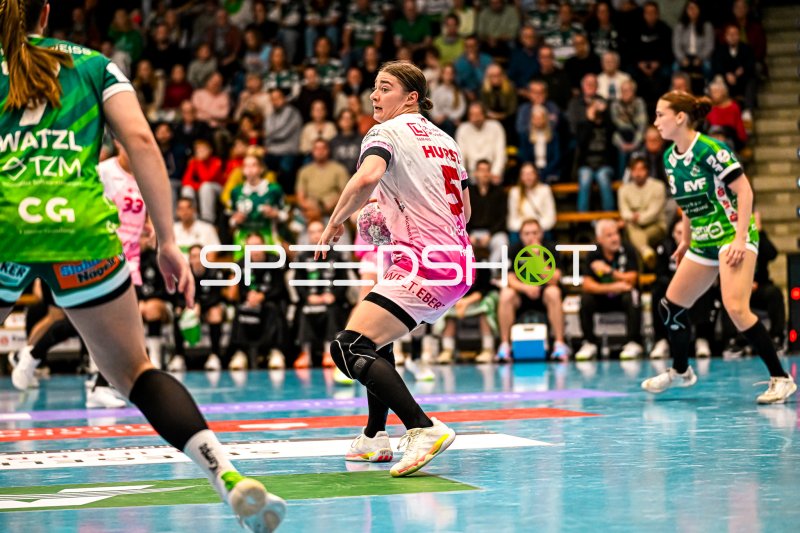 Isabell Hurst im Spielaufbau gegen HSG Bensheim/Auerbach
