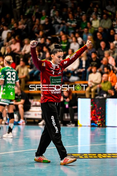 Mikaela Sobrinho Possatti jubelt in der EWS Arena Göppingen