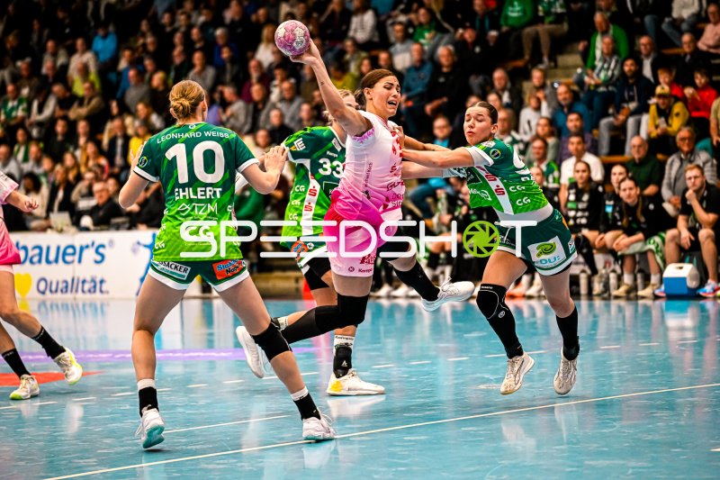Lucie-Marie Kretzschmar im Sprungwurf gegen Frisch auf Göppingen
