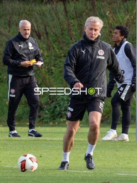 Jens Schuster beim Training des FC St. Pauli in Hamburg