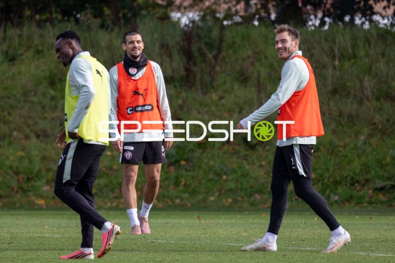 Lars Ritzka, Adam Dzwigala und Abdoulie Ceesay beim Training des FC St. Pauli