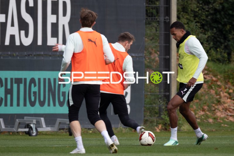Youssoupha Niang im Trainingsduell am Trainingszentrum des FC St. Pauli