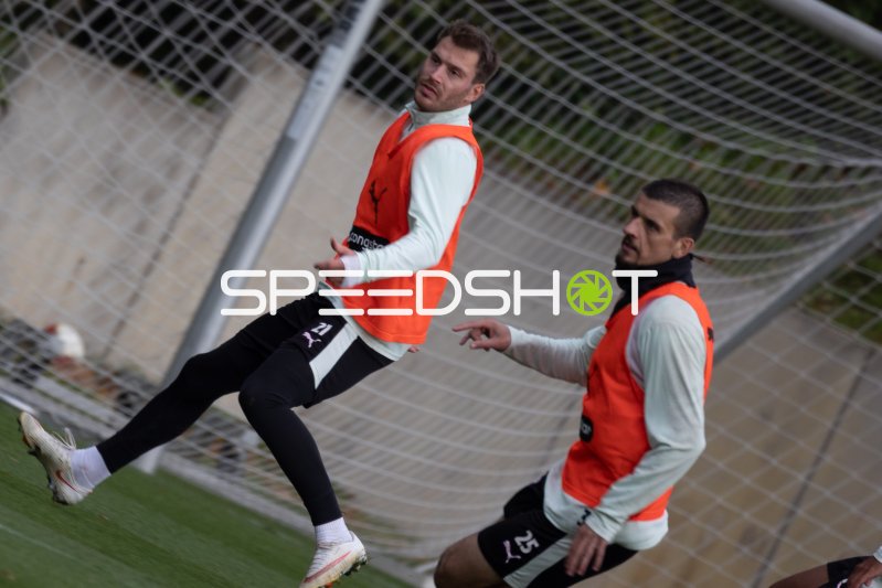 Lars Ritzka und Adam Dzwigala im Trainingszweikampf beim FC St. Pauli