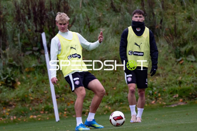 Sam Klein und Arkadiusz Pyrka beim Training des FC St. Pauli in Hamburg