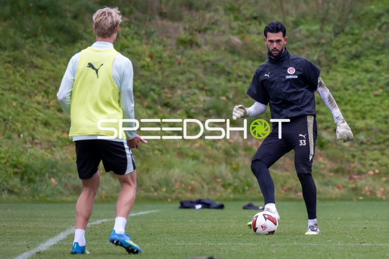 Dimitar Mitov (#33; FC St. Pauli) im Torwart-Training
