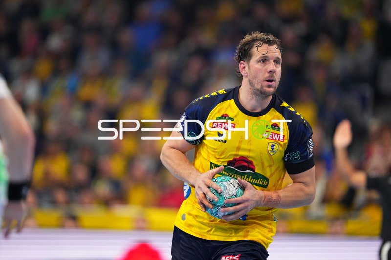 Kentin Mahé (#35; Rhein Neckar Löwen) mit Ball in der SAP Arena