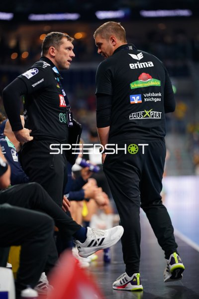Patrick Jahnke (Rhein Neckar Löwen) im Gespräch an der Seitenlinie