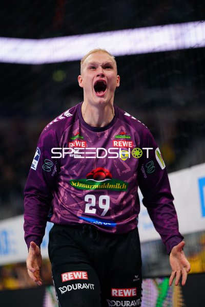 David Späth (#29; Rhein Neckar Löwen) jubelt lautstark in der SAP Arena