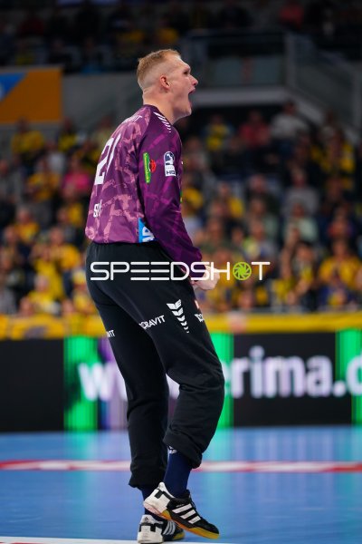 David Späth (#29; Rhein Neckar Löwen) jubelt mit geballter Faust in der SAP Arena