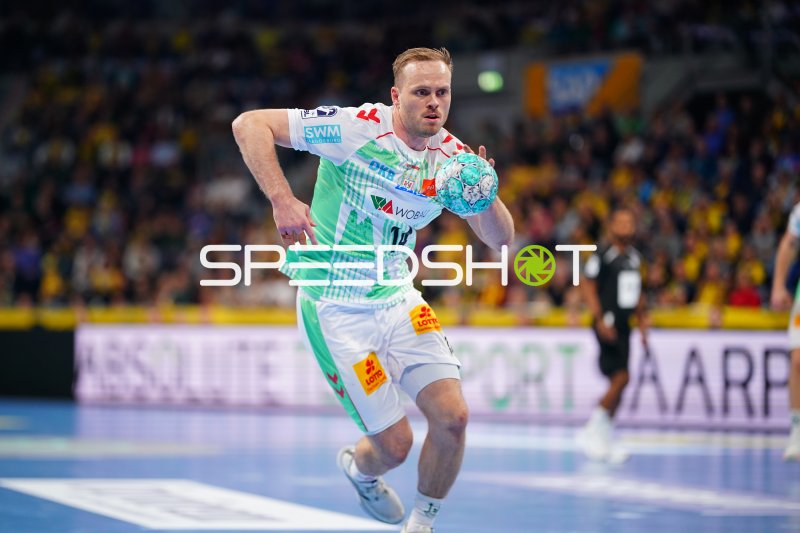 Omar Ingi Magnusson (#14; SC Magdeburg) im Angriff mit Ball