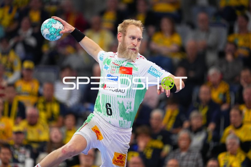 Matthias Musche (#6; SC Magdeburg) beim Wurf in der SAP Arena
