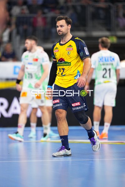 Dani Baijens (#77; Rhein Neckar Löwen) geht über das Spielfeld in der SAP Arena
