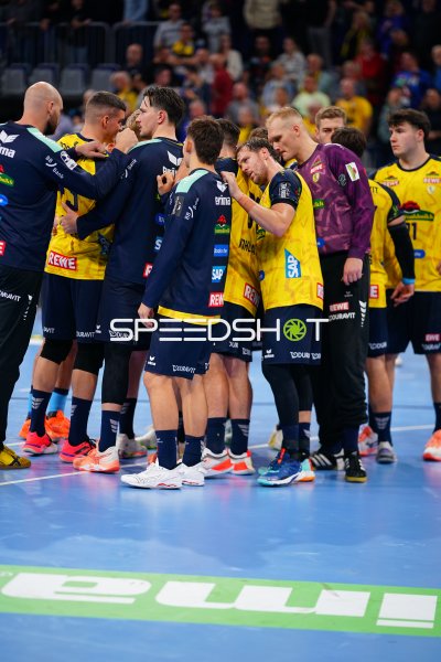 Aron Seesing (#21; Rhein Neckar Löwen) und David Späth (#29; Rhein Neckar Löwen) im Mannschaftskreis