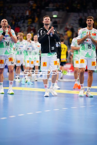 Philipp Weber (#20; SC Magdeburg), Oscar Bergendahl (#54; SC Magdeburg) und Antonio Serradilla (#15; SC Magdeburg) applaudieren