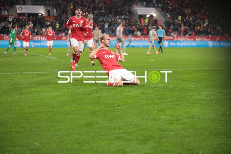 Lucas Brumme (#14; Rot-Weiss Essen) jubelt nach Tor