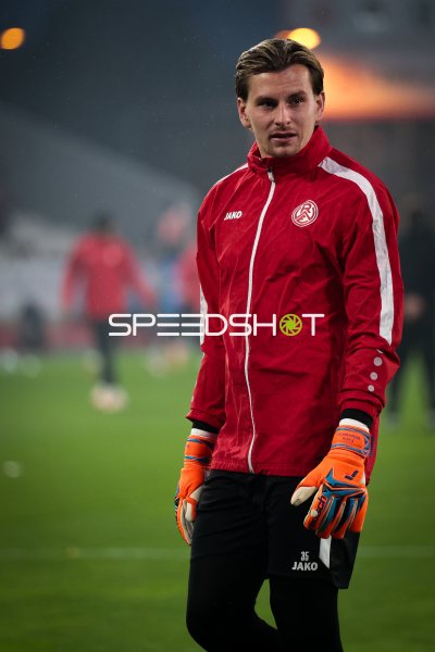 Felix Wienand (#35; Rot-Weiss Essen) beim Aufwärmen