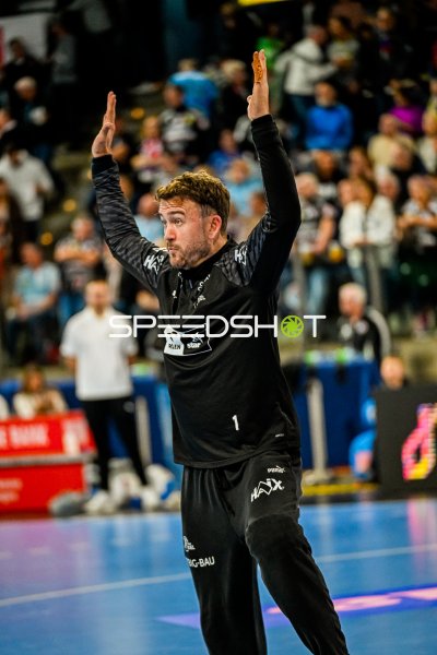 Gonzalo Perez de Vargas (#1, THW Kiel) beim Aufwärmen