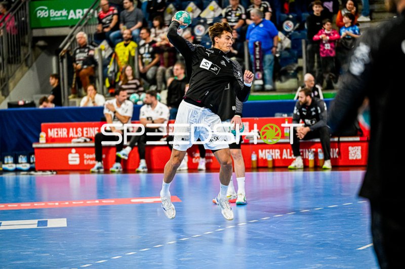 Sprungwurf in der PSD Bank Arena Nürnberg
