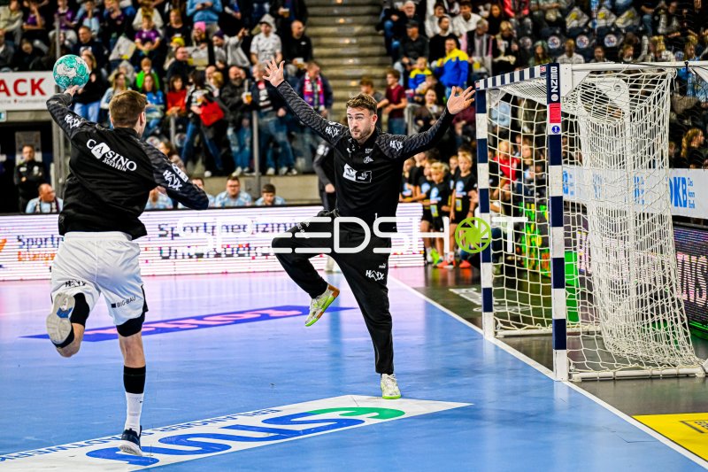 Gonzalo Perez de Vargas (#1; THW Kiel) jubelt nach Parade