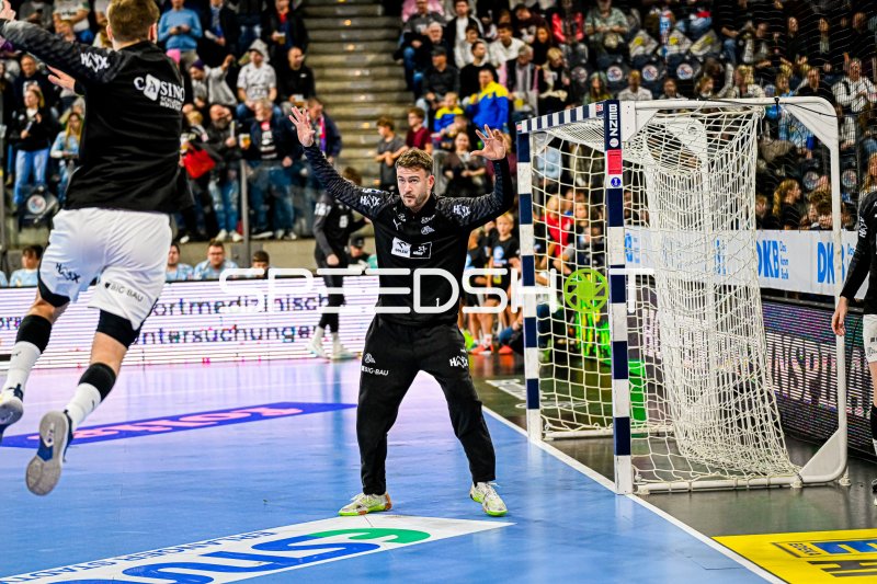 Gonzalo Perez de Vargas (#1; THW Kiel) jubelt nach Parade