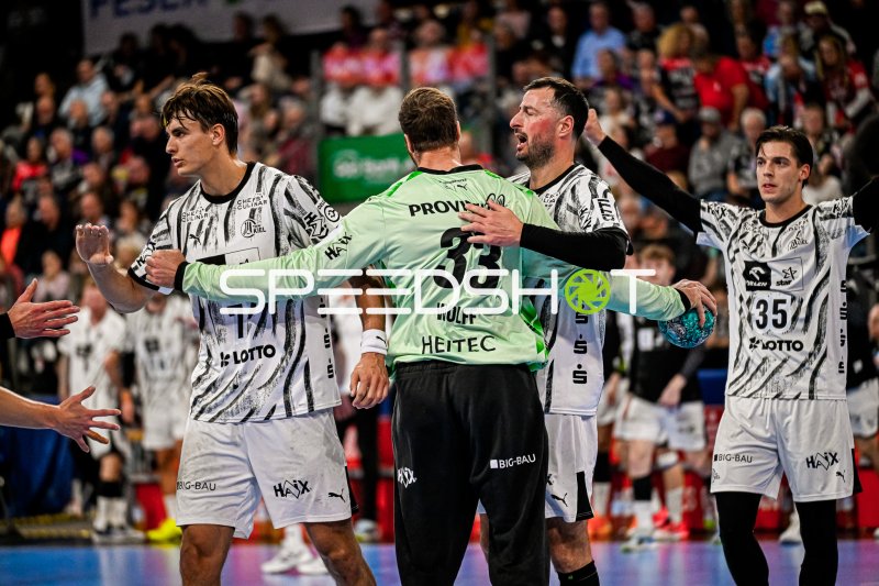 Domagoj Duvnjak (#4, THW Kiel) und Domen Makuc (#35, THW Kiel) im Siegerjubel