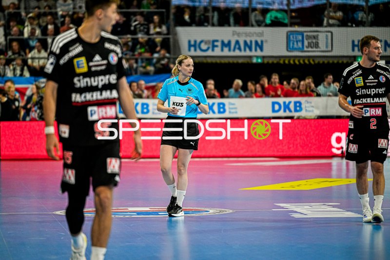 Sophia Janz leitet Handball-Topspiel THW Kiel gegen HC Erlangen in Nürnberg