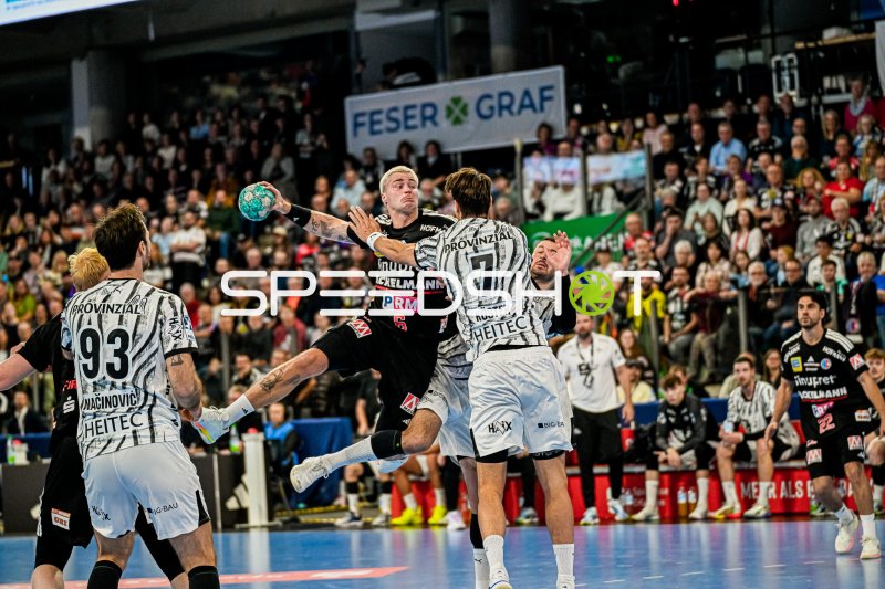 Marek Nissen (#6, HC Erlangen) im Sprungwurf gegen THW Kiel