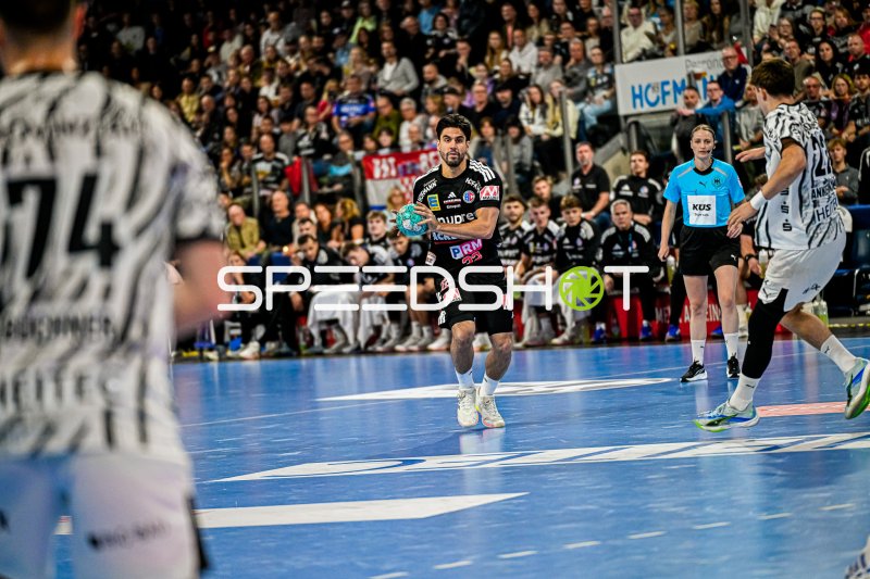 Eloy Morante Maldonado (#22; HC Erlangen) im Spielaufbau gegen THW Kiel