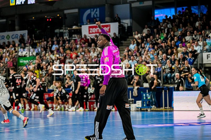Rubens Pierre (#93; HC Erlangen) im Tor gegen THW Kiel