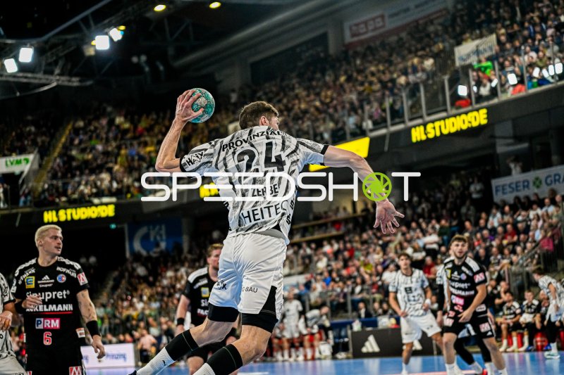 Lukas Zerbe (#24; THW Kiel) im Sprungwurf gegen HC Erlangen
