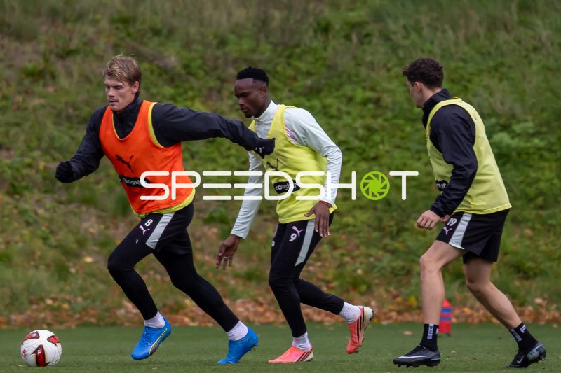 Eric Smith und Abdoulie Ceesay (#9; FC St. Pauli) im Training