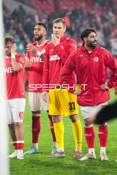Ekin Çelebi, Ruben Reisig und Fadih Vasic (Rot-Weiss Essen) im Regen