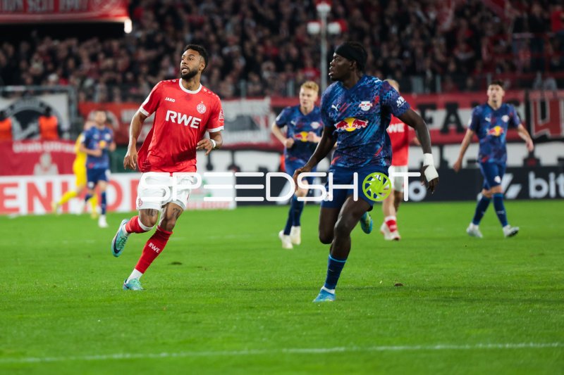 Ruben Reisig (#16; Rot-Weiss Essen) im Spiel gegen RB Leipzig