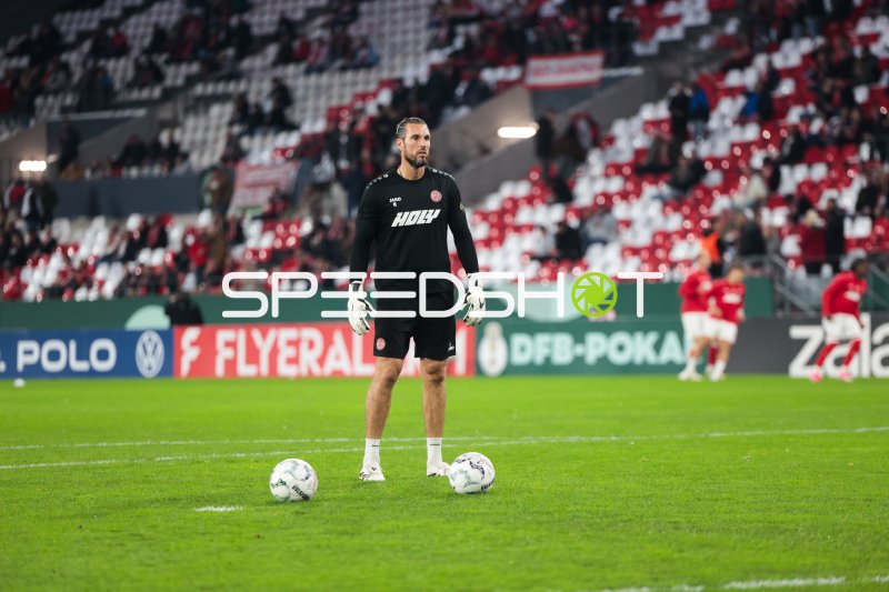 Manuel Lenz (Rot-Weiss Essen) vor dem Spiel im Stadion an der Hafenstraße