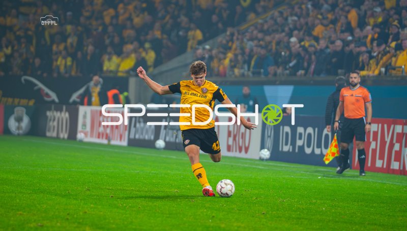 Friedrich Müller (#42; SG Dynamo Dresden) am Ball