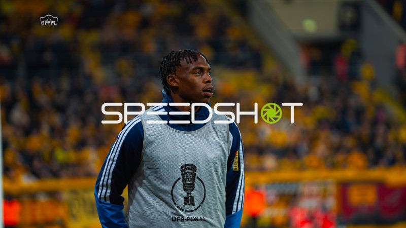 Junior Adamu beim Aufwärmen im Rudolf-Harbig-Stadion Dresden