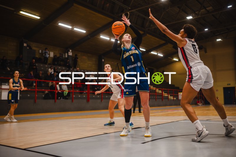 Tara Wallack (#1; Alba Berlin Damen) im Sprungwurf gegen Julianna Okosun (#0; GEAS Basket)