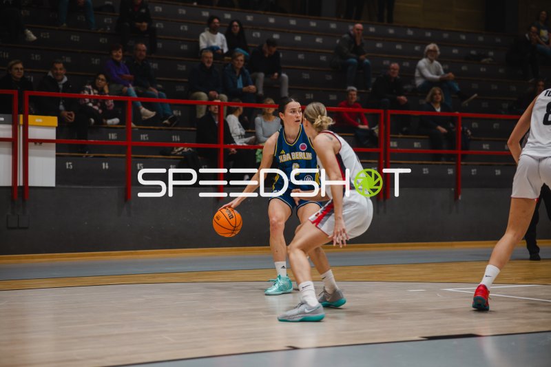Tessa Stammberger (#6; Alba Berlin Damen) im Dribbling gegen GEAS Basket