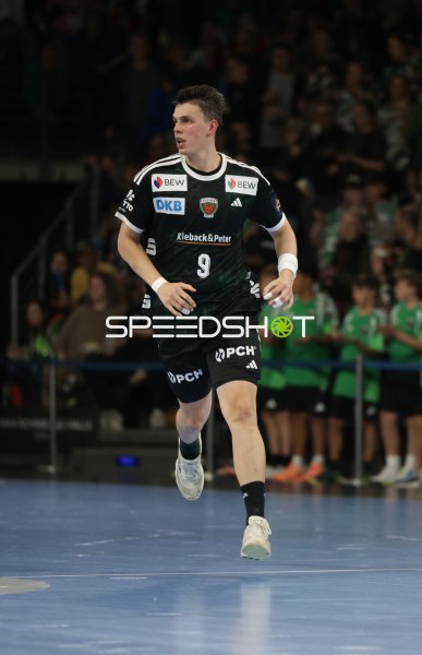 Spieler der Füchse Berlin (#9) im Lauf in der Max-Schmeling-Halle