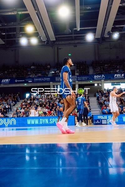 Spielszene auf dem Basketballfeld
