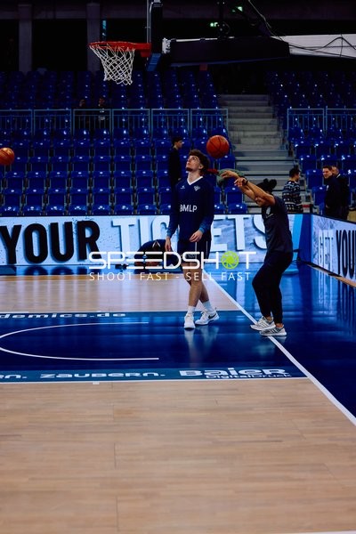 Aufwärmen der Spieler vor dem Spiel