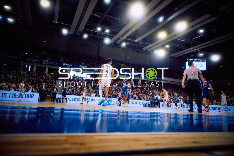 Spielzug in der Basketballhalle