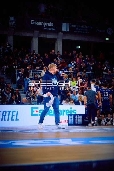 Pausenansage auf dem Spielfeld