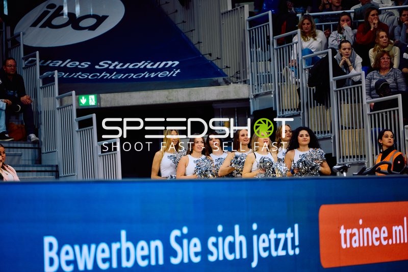 Cheerleader-Performance