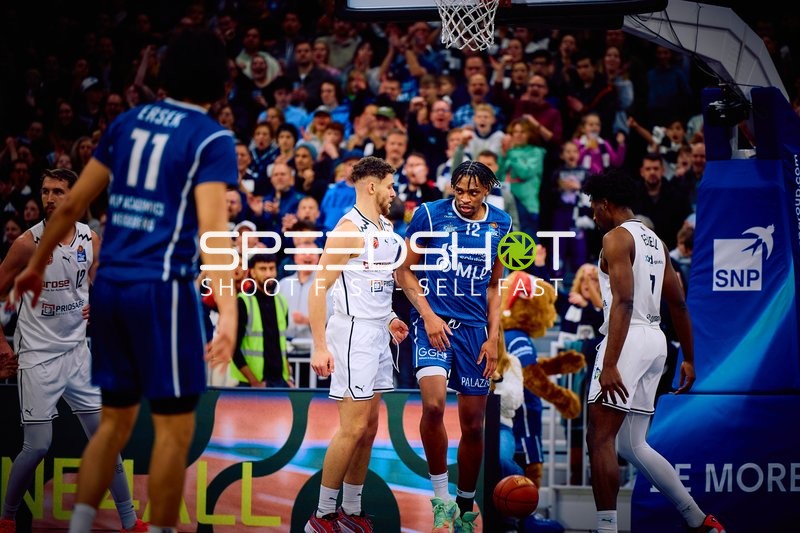 Rebound-Situation unter dem Korb