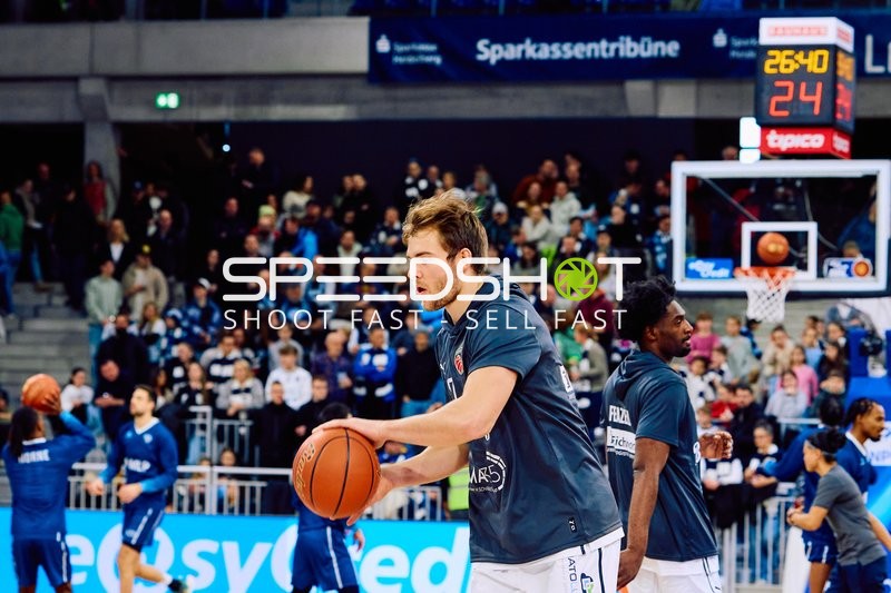 Warm-up der Spieler auf dem Spielfeld