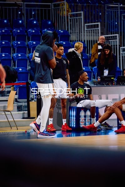 Spielerbesprechung auf der Bank