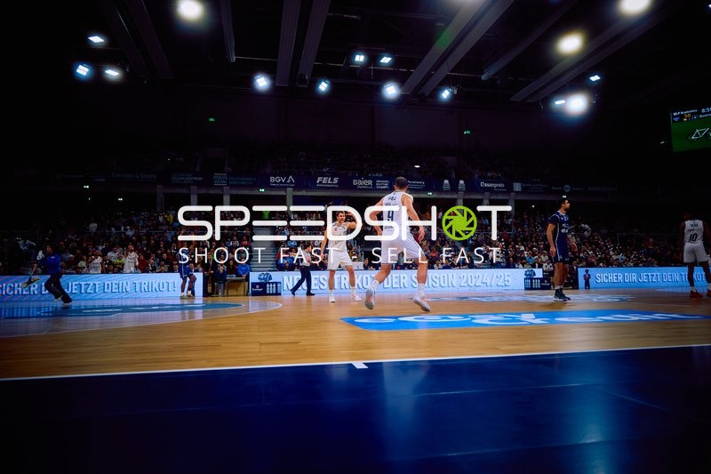 Ein Spieler von MLP Academics Heidelberg ist im Angriff.